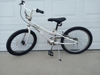 Bicycle, 20" wheels, white