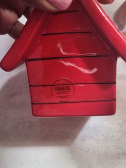 New Peanuts Snoopy Red Doghouse Ceramic  salt and pepper shakers