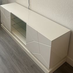 TV STAND In Glossy WHITE W/ LED’s