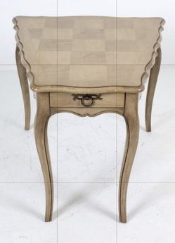 Vintage Scalloped Edge Accent End Table With Drawer 