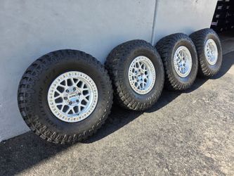 17" KMC KM549 GRS w/ 35" COOPER tires