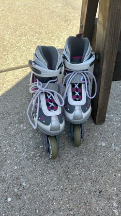 Little girl’s rollerblades