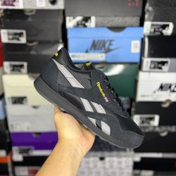 Size 8.5M - Reebok Classic Black 