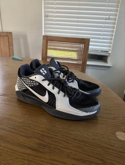 Nike Sabrina 2 Size 10 Men