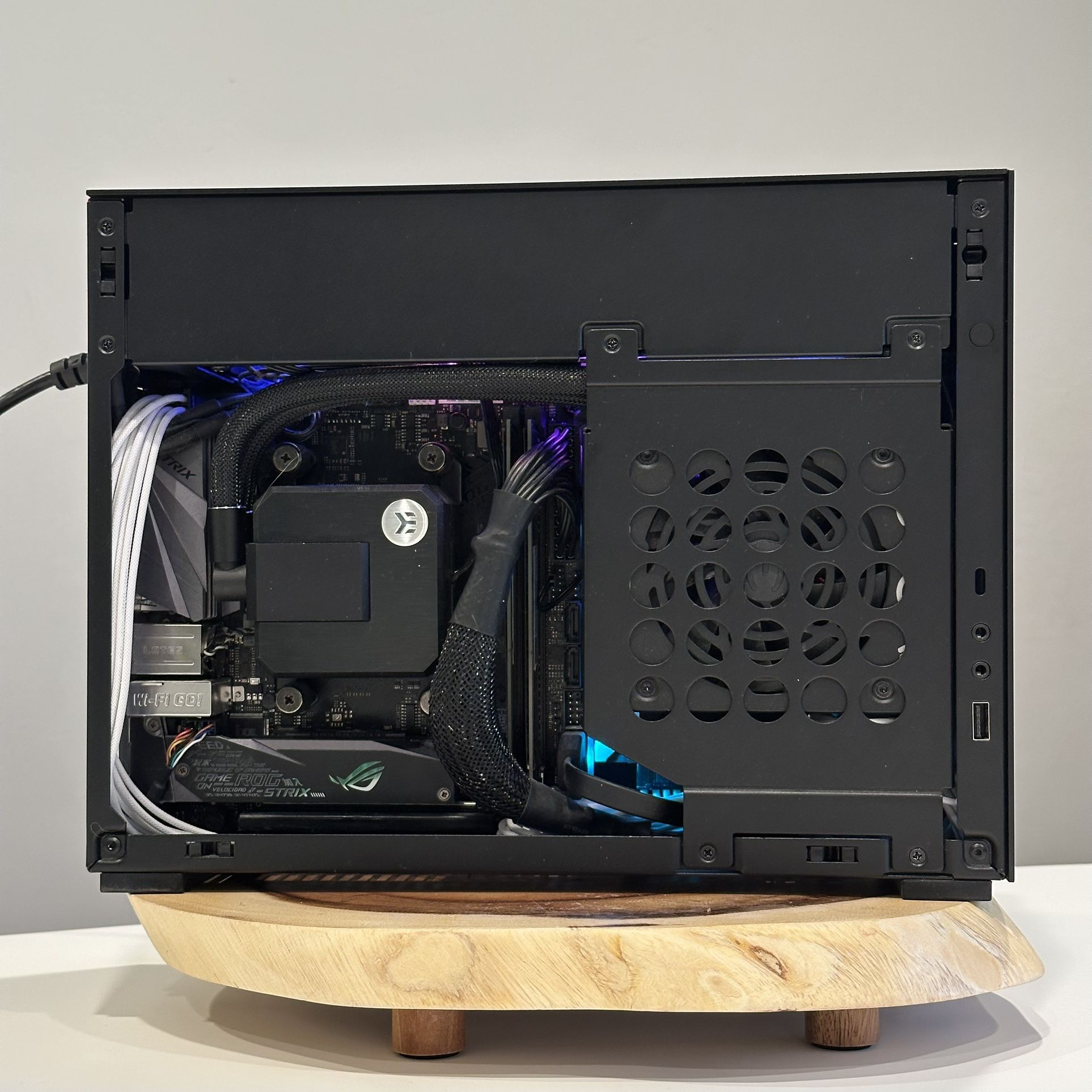 RTX 2060 ITX VERY SMALL GAMING PC