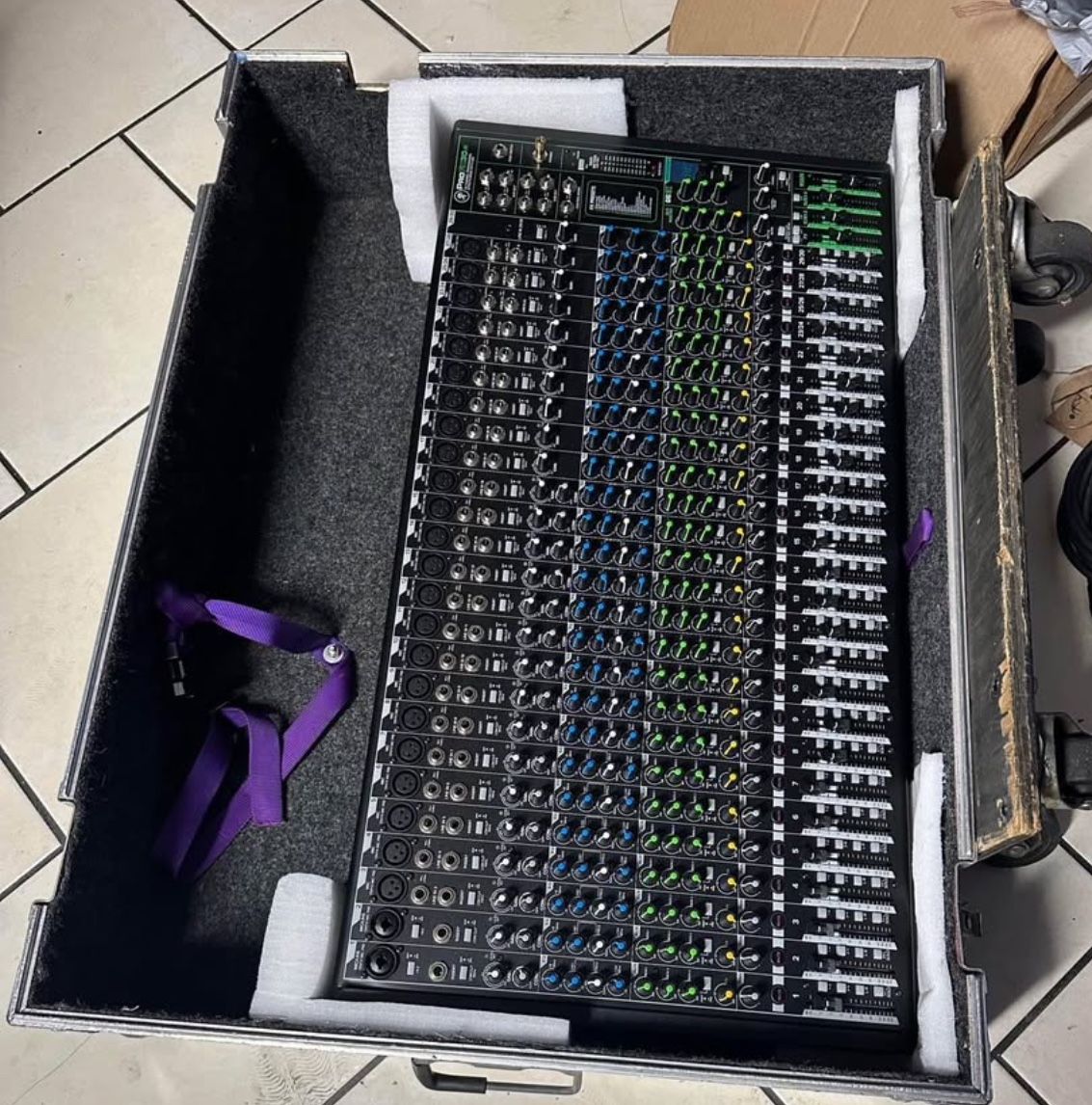 Mackie 30 Channel And Hard Case