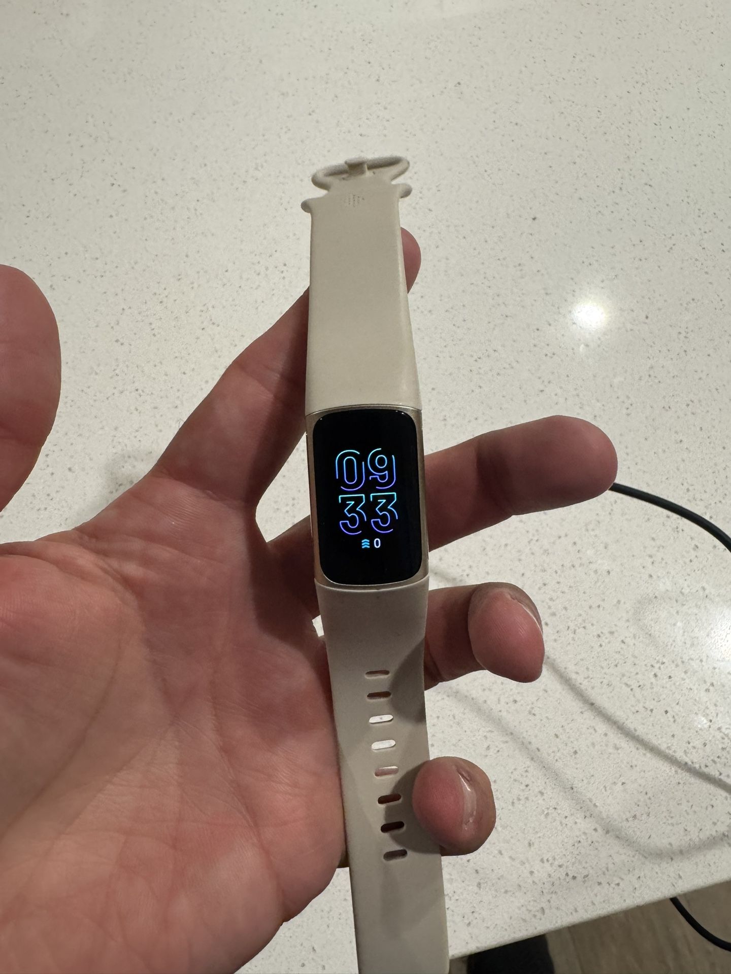 Fitbit Charge 5 (Lunar White/Soft Gold)