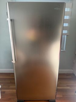 Premium Levella U pright Freezer PFV1676XS MODEL : PFV1676XS