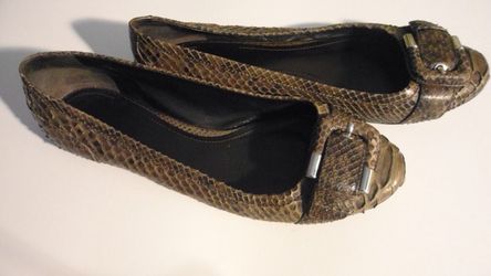 Burberry leathe flats 39.9 US 9.5