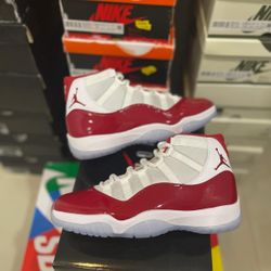 Jordan 11’s Cherry Sz 9 10 