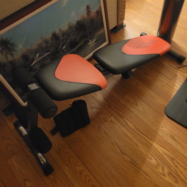 WORKOUT BENCH