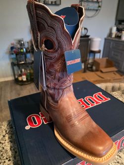 Woman's cowboy boots size 8.5