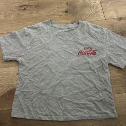 grey cropped t-shirt features a XS Enjoy Coca-Cola" graphic