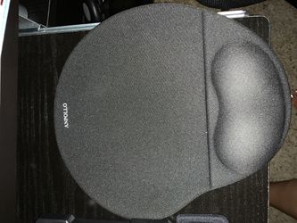 Mouse pad with wrist rest