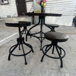 Nice Rustic Dining Set 👌✨ 🚚 Available! 