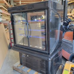 Hussmann multipack refrigerated merchandiser