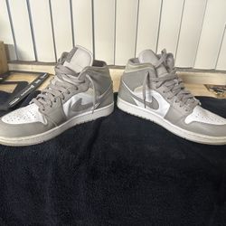 Air Jordan 1 Mid Linen