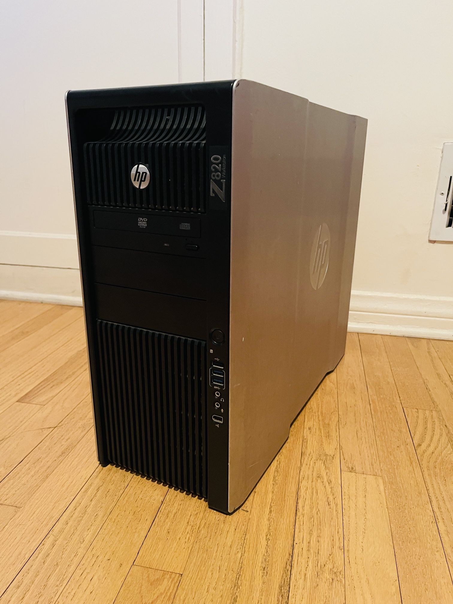 HP Z820 Workstation (No Graphics Card) Bonus 24 Monitor