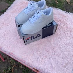 Shoes  White color  Size (  6  )  New 