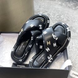 Women's Bread Slippers