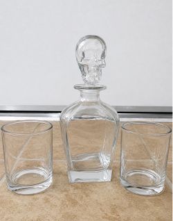 SKULL WHISKEY DECANTER AND GLASSES