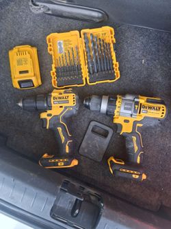 DeWalt 20V Brushless Drill Set with Battery and Bits