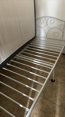 Cama individual Twin XL se vende con el colchón