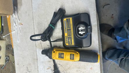 DEWALT 8-Volt MAX Cordless 1/4 in.