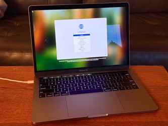 2019 MacBook Pro 13” Touchbar i7 – 16GB RAM – 256GB SSD