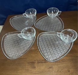 1960s Vintage Indiana Glass Co. Daisy & Button Snack Set 4 Plates, 4 Four Cups