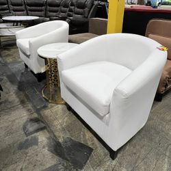 Accent Chair In White / Silla De Acento En Blanco