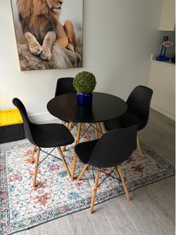 Set table and chairs