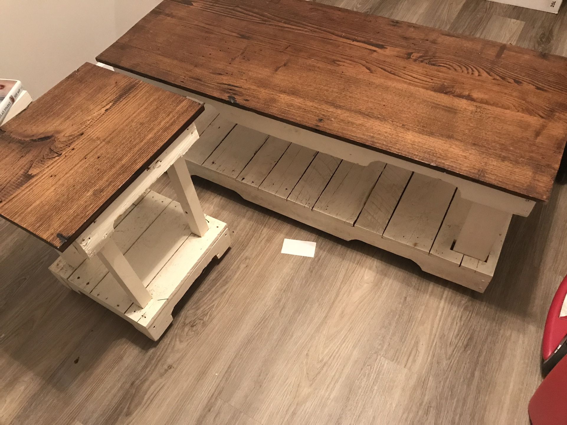 Beautiful Coffee & End Table Set