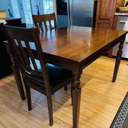 Kitchen table & 4 Chairs 