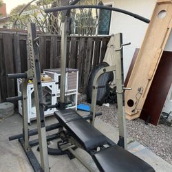 Nautilus Squat Rack Half Cage 