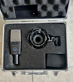 AKG C414 XLS Studio Microphone w/ Case & Shock Mount - Excellent Condition