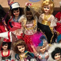 13 Antique/Vintage 1950’s Dolls Of The World