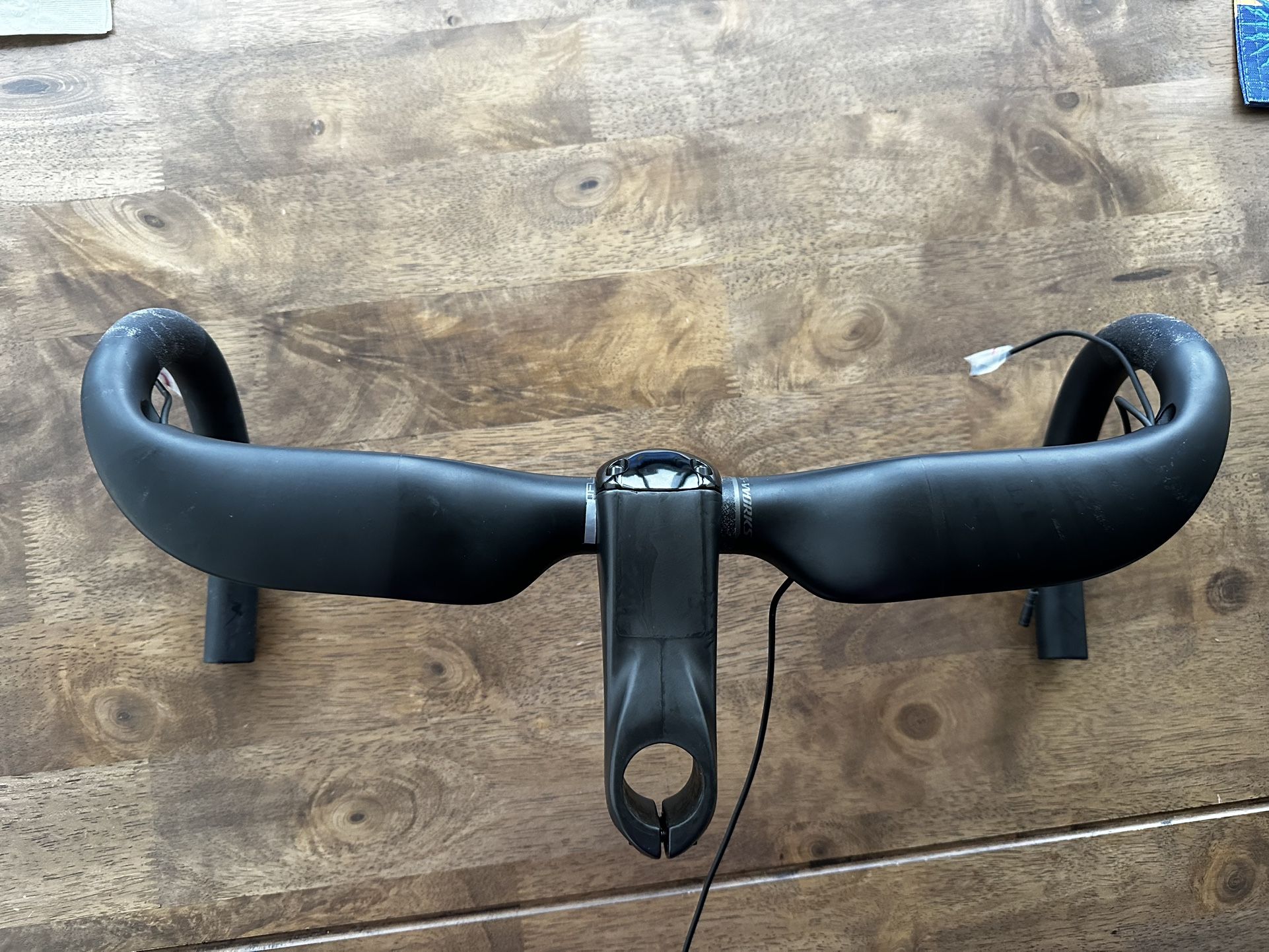 Specialized Aerofly Carbon Handlebar (42cm) + Zipp SL Sprint Stem (100mm)