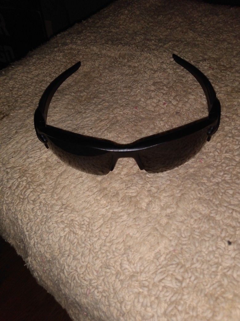 OAKLEY SUN GLASSES WORN ONCE 