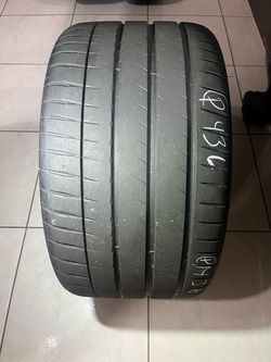 305/30/20. One used Michelin pilot sport tire please re-description great tread.
