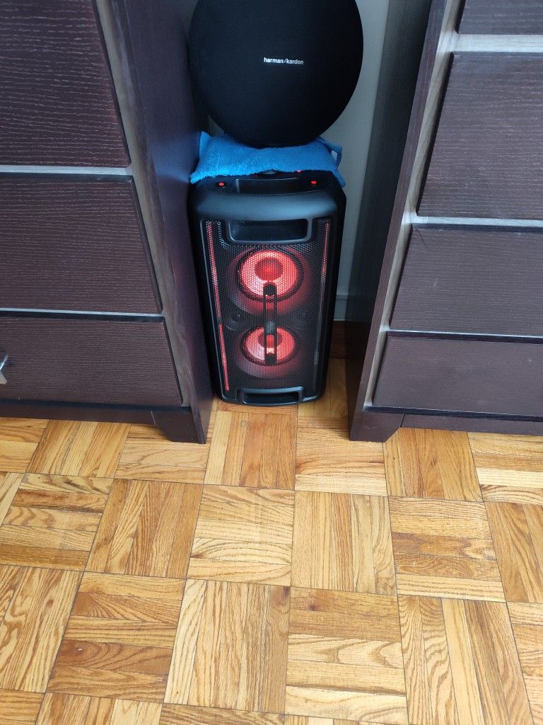 Bluetooth Speakers I Have 2 Of That Work Perfectly Great Sound