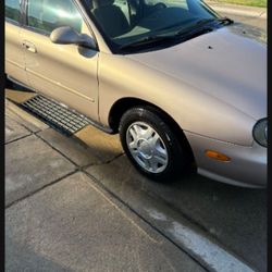 1999 Ford Taurus