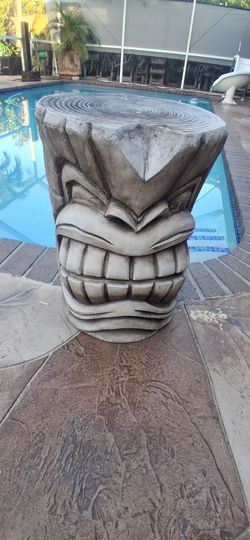 Retail $211 wtax - The Kanaloa (Teeth) Grand Tiki 20.5" Sculptural Polyresin Outdoor Pool Side Table