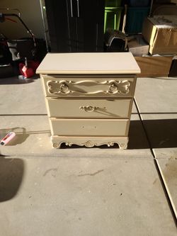 3 Drawer Dresser With Black Bed
