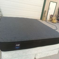 Sealy king mattress and box spring