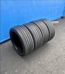 255-50R20 Briggestone Brand tires usadas en perfecta condición set of 4