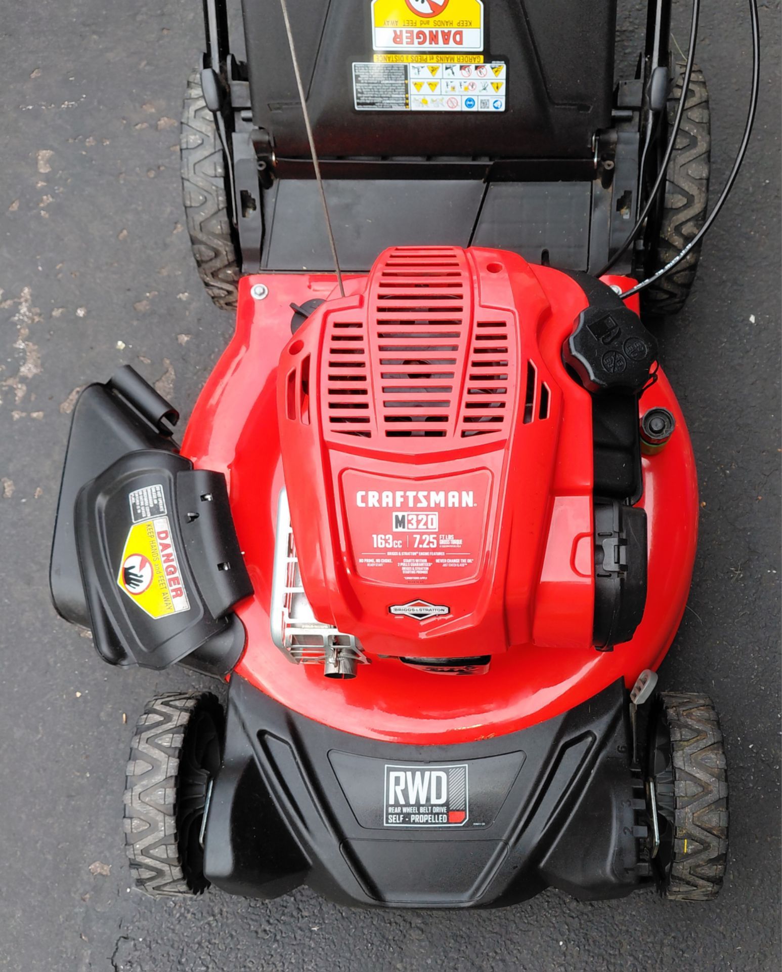 CRAFTSMAN LAWN MOWER WITH WORKING SELF PROPELLED THAT RUNS GREAT. THE LAWN MOWER IS A 3 IN 1, WHICH MEANS IT HAS SIDE DISCHARGING, MULCHING, OR BAGGIN