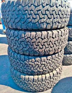 265 70 17 Bfgoodrich ko2 tires Con 80% de Vida Las 4