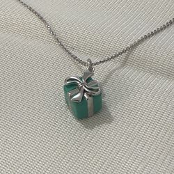 Tiffany & CO. 925 Sterling Silver Blue Enamel Gift Box Necklace