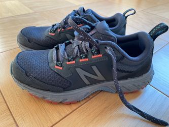 Women’s New Balance Sz 6 1/5